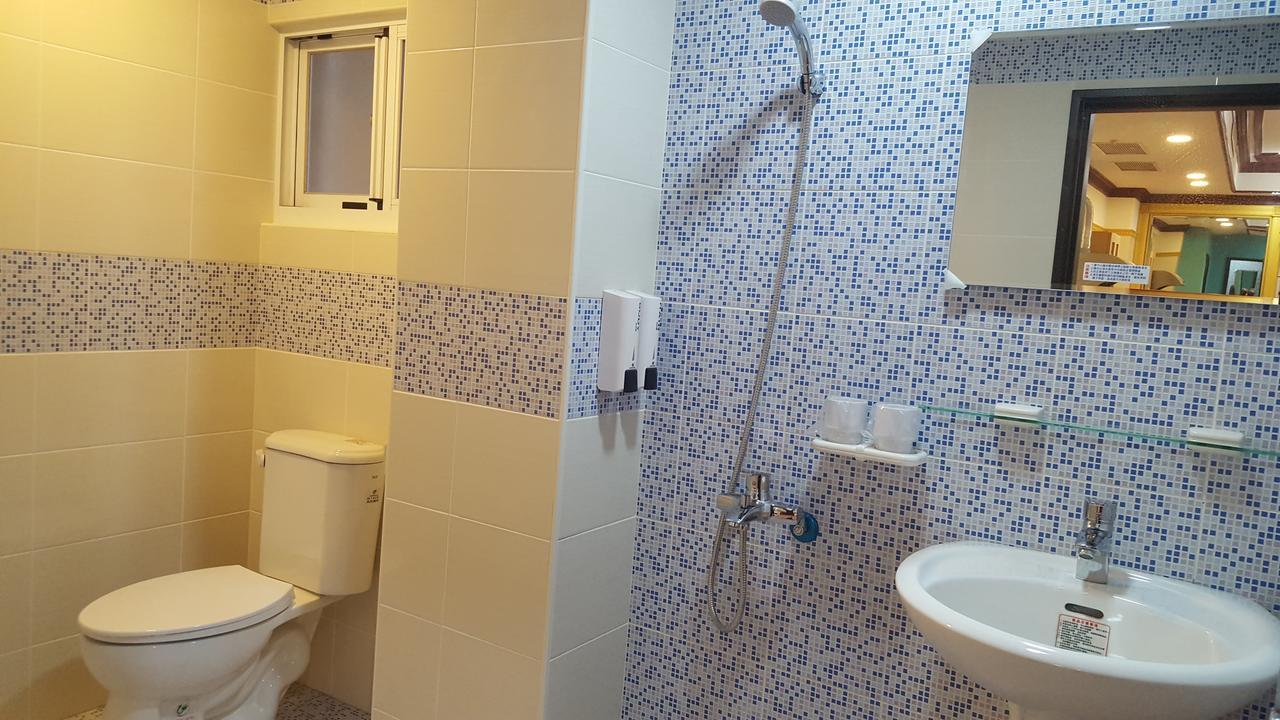 J. Home Kaohsiung Eksteriør bilde
