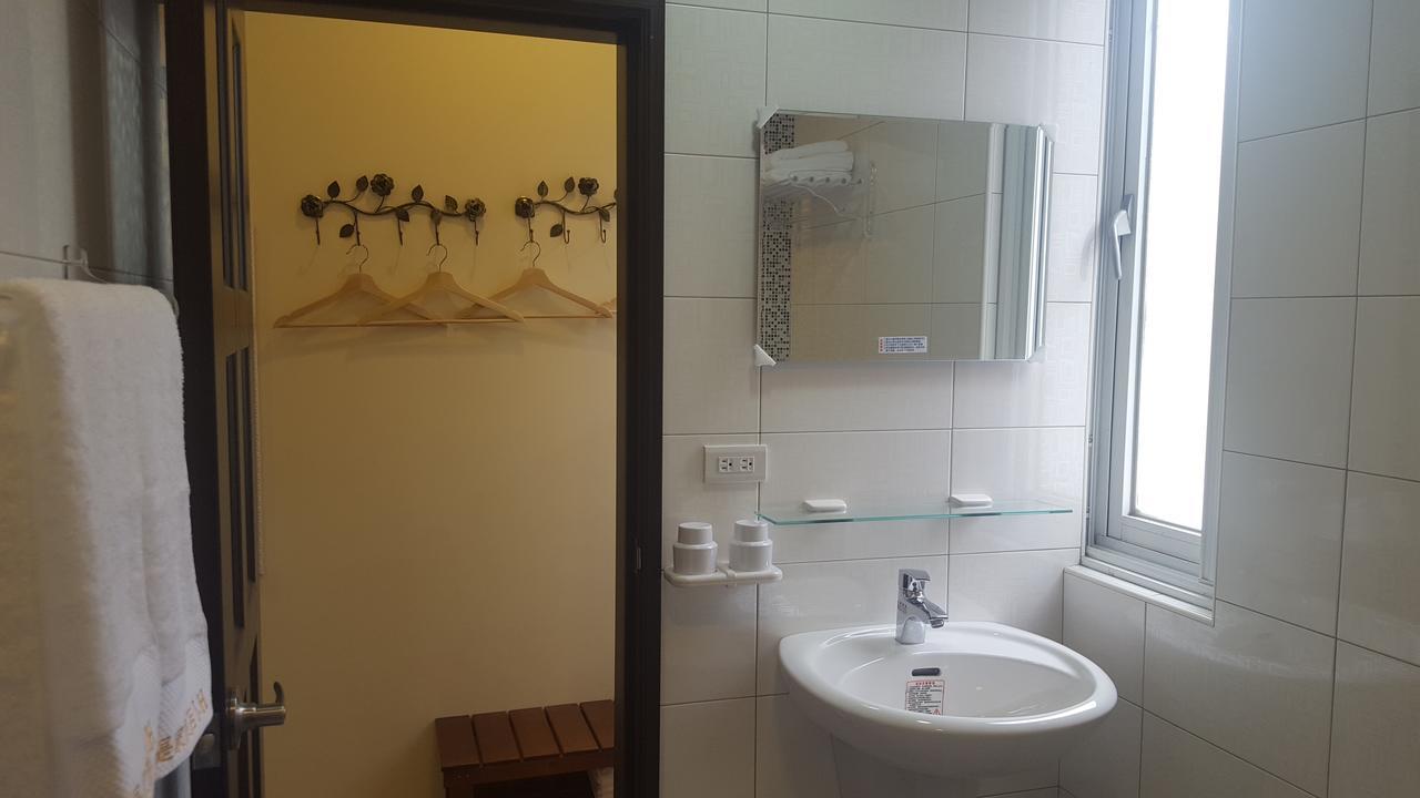 J. Home Kaohsiung Eksteriør bilde